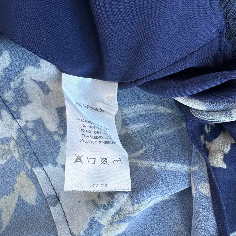 Women’s Floral Navy Blue Chiffon Top Blouse Size Medium - Picture 7 of 9